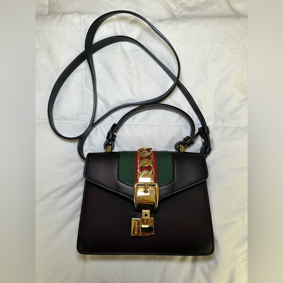 GUCCI SYLVIE TOP HANDLE BAG LEATHER MINI in Black with gold, red, & green detail - Picture 4 of 10